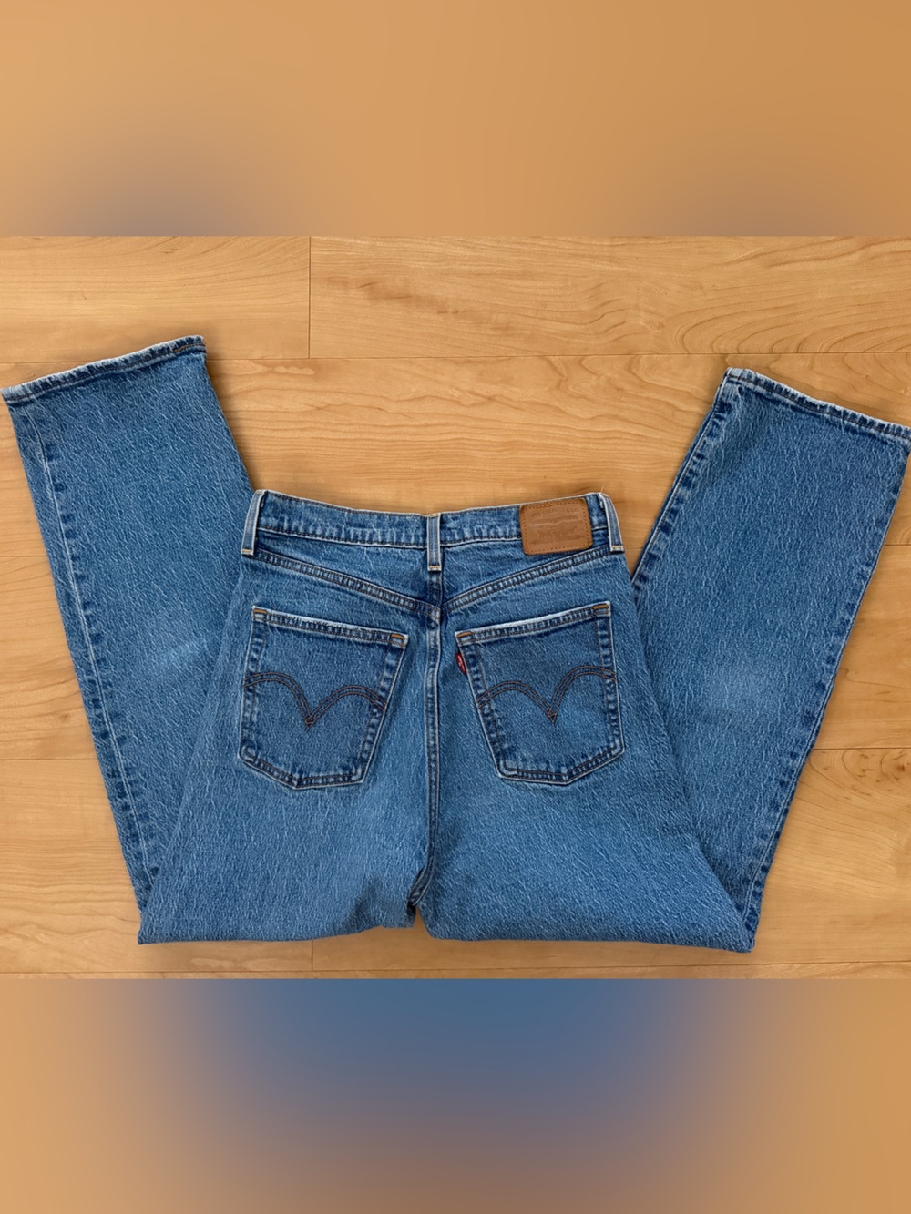 Classic Levi’s “Ribcage Straight Ankle” Blue Jeans—28